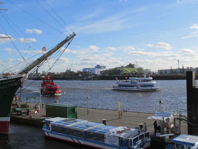 An den Landungsbrücken