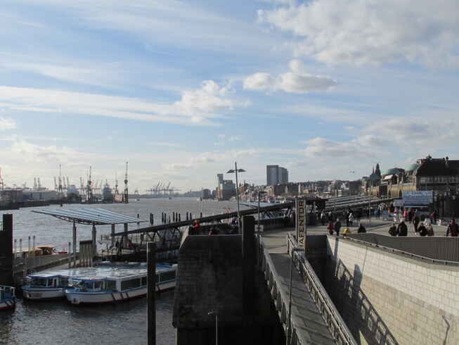 An den Landungsbrücken